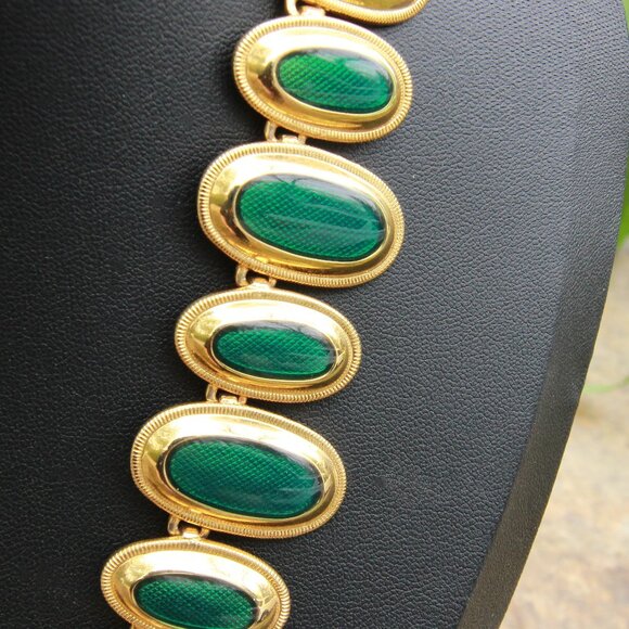 Vintage Courtney G Gold Tone with Green Enamel Necklace - Picture 3 of 11